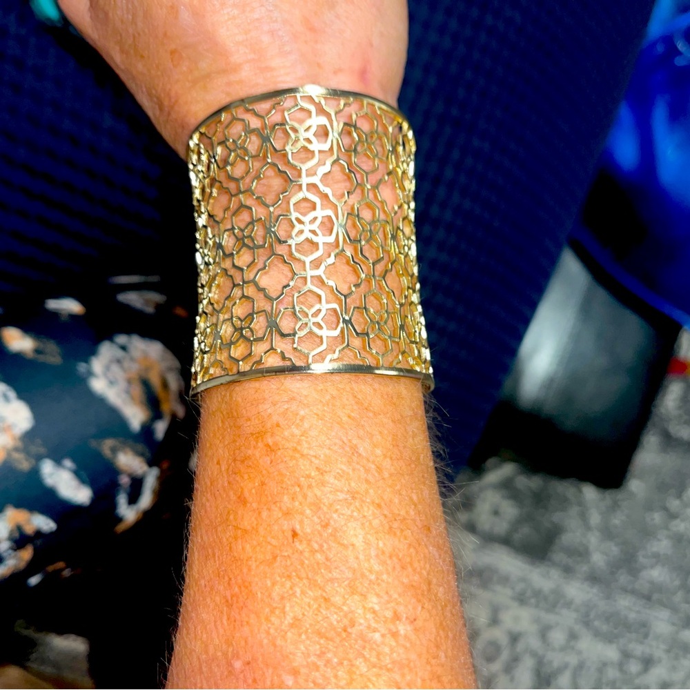 Kendra Scott gold cuff bracelet with dust bag